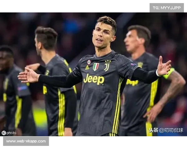 欧冠决赛中教练临场指挥艺术与换人调整对比赛走势的深远影响